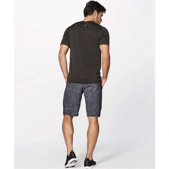 Lululemon T.H.E. Short Linerless 11" Size Small - Picture 2 of 10